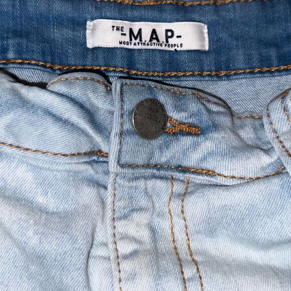 M.A.P. Distressed Lightwash Denim Shorts Size 32” #140 - Picture 2 of 6